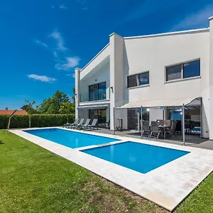https://villa-laura-istarska.in-istria.net