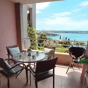 https://apartment-idlerocks.hotels-in-trogir.com
