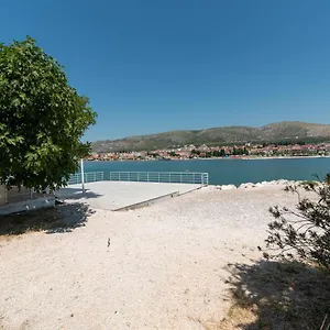 https://apartman-duje-trogir-21220.hotels-in-trogir.com
