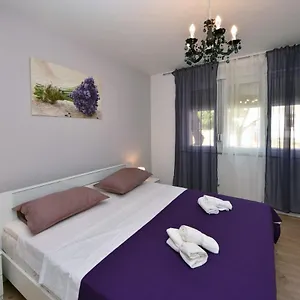  Apartament Two Bedroom Marinero